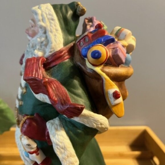Vintage Lenox Victorian Santa carrying toy bag porcelain figurine retired  1993 - Picture 3 of 5